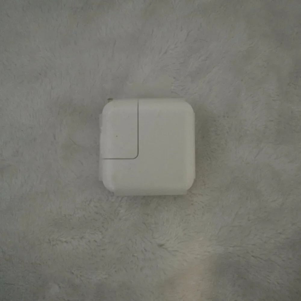 Apple 12W USB Power Adapter & Lightning to USB Cable